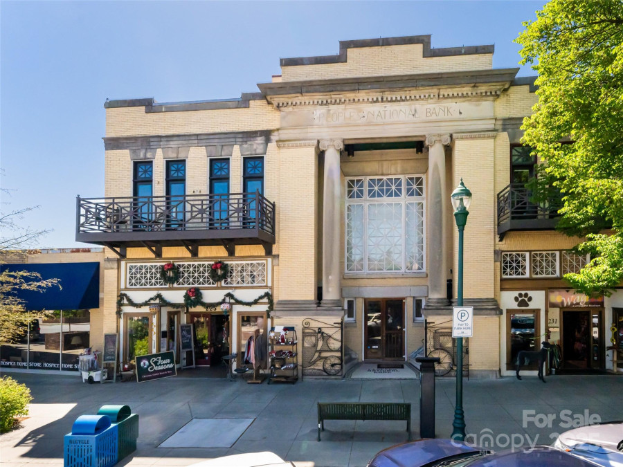225 Main St Hendersonville, NC 28792