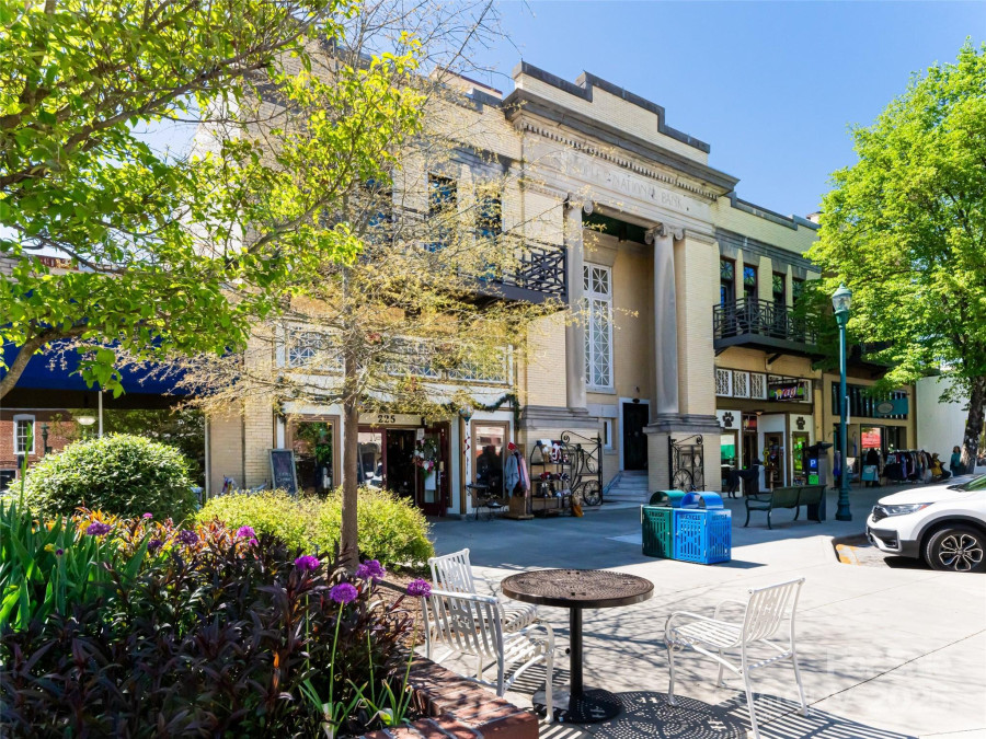 225 Main St Hendersonville, NC 28792