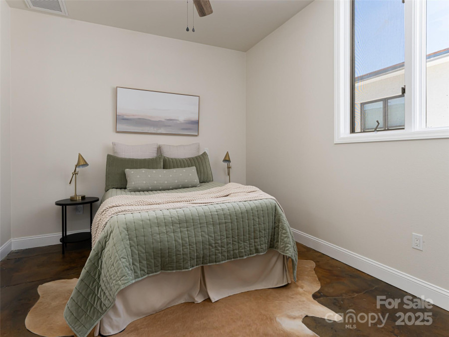 225 Main St Hendersonville, NC 28792