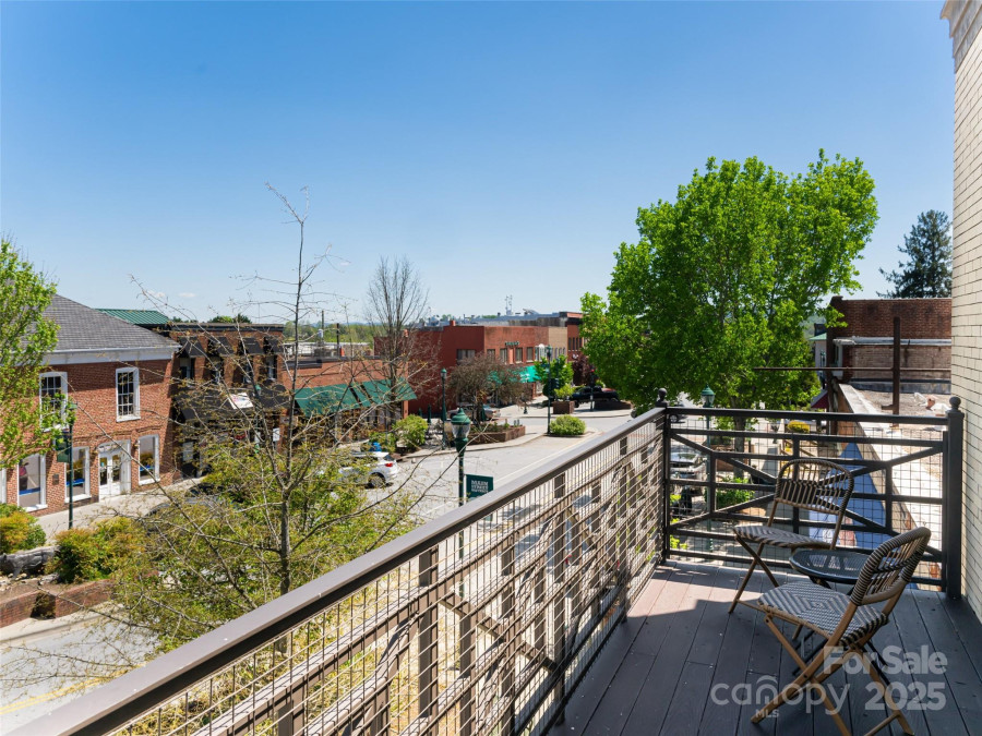 225 Main St Hendersonville, NC 28792