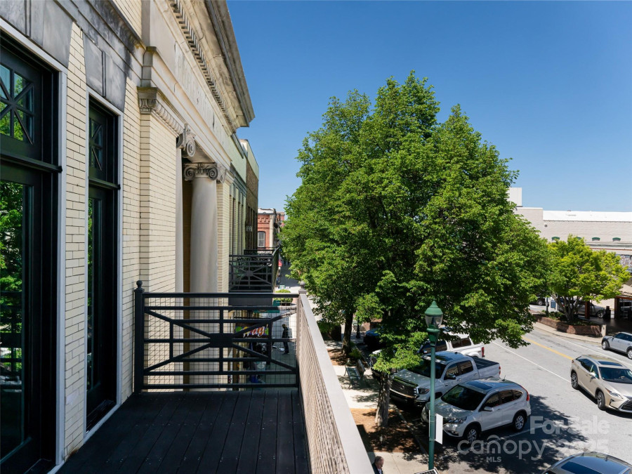 225 Main St Hendersonville, NC 28792