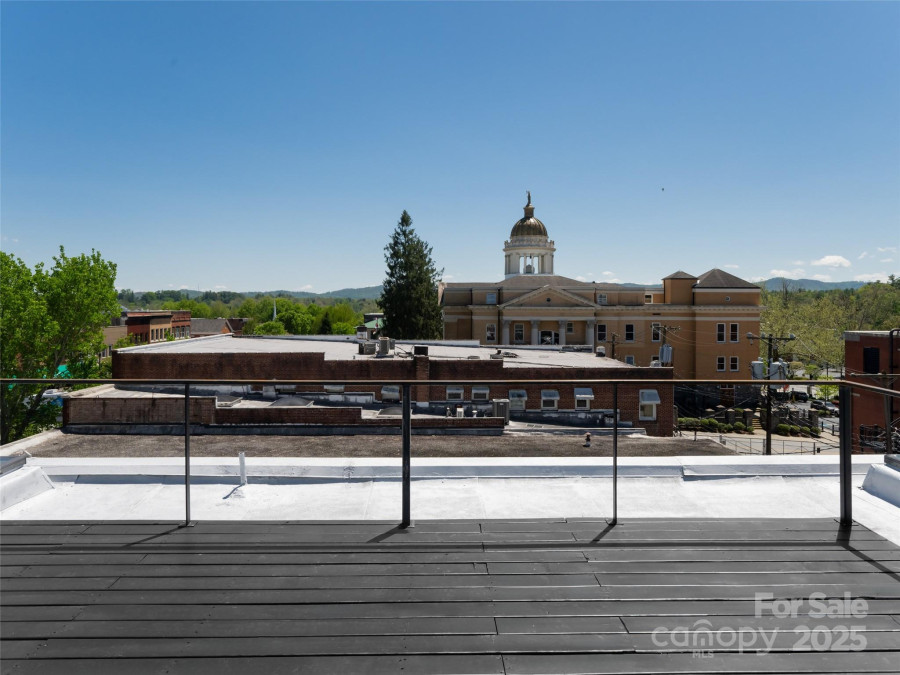 225 Main St Hendersonville, NC 28792