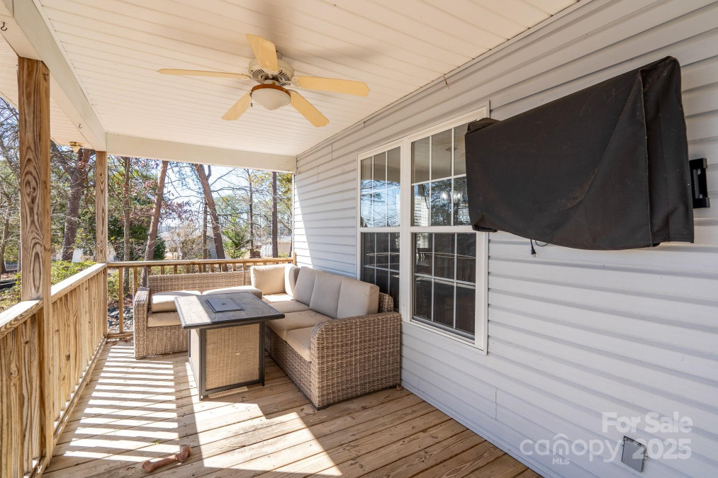 604 Fairway Shores Rd Mount Gilead, NC 27306
