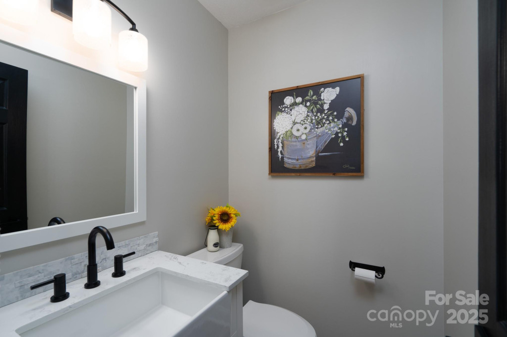604 Fairway Shores Rd Mount Gilead, NC 27306