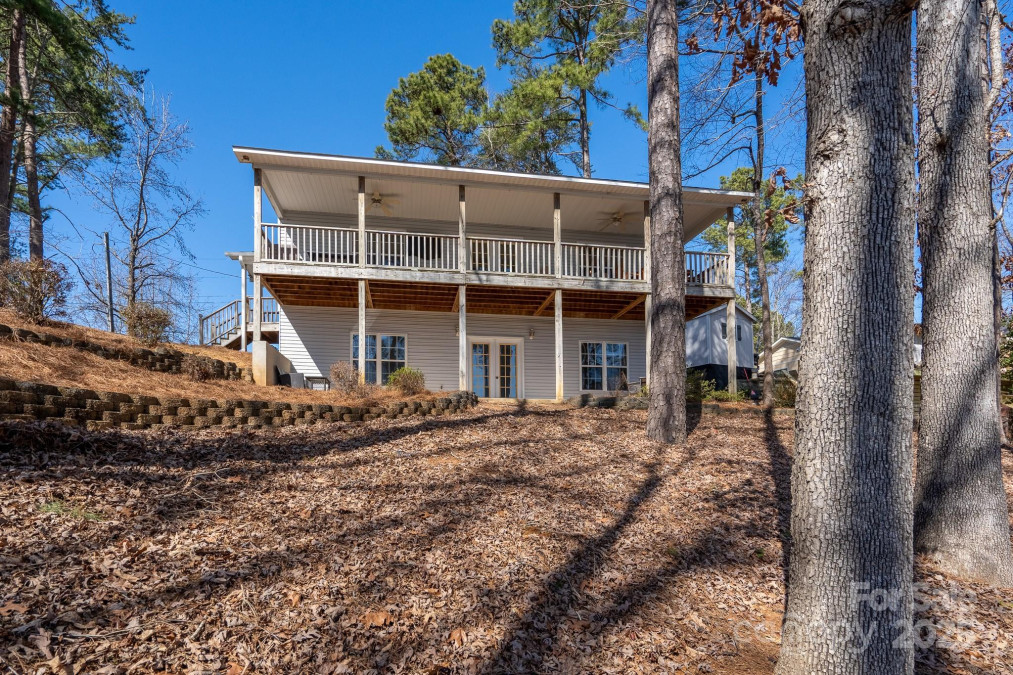 604 Fairway Shores Rd Mount Gilead, NC 27306
