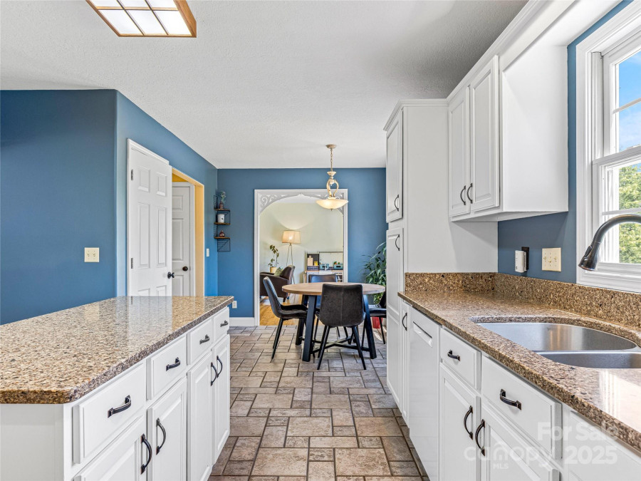 7 Forest Ridge Dr Weaverville, NC 28787
