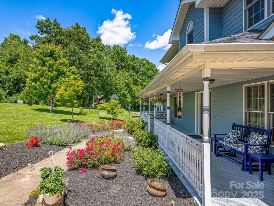 7 Forest Ridge Dr Weaverville, NC 28787