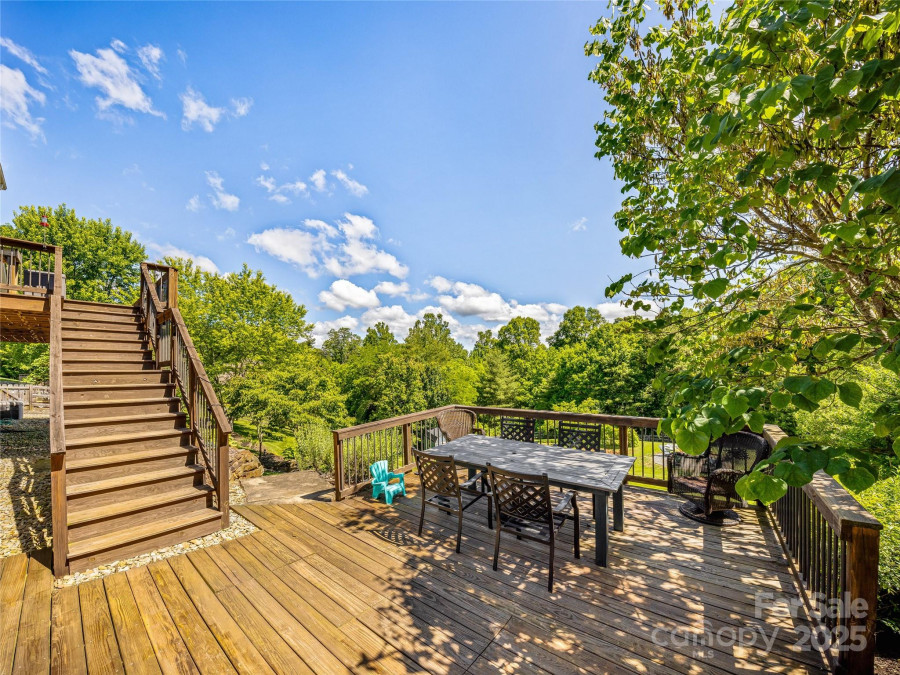 7 Forest Ridge Dr Weaverville, NC 28787