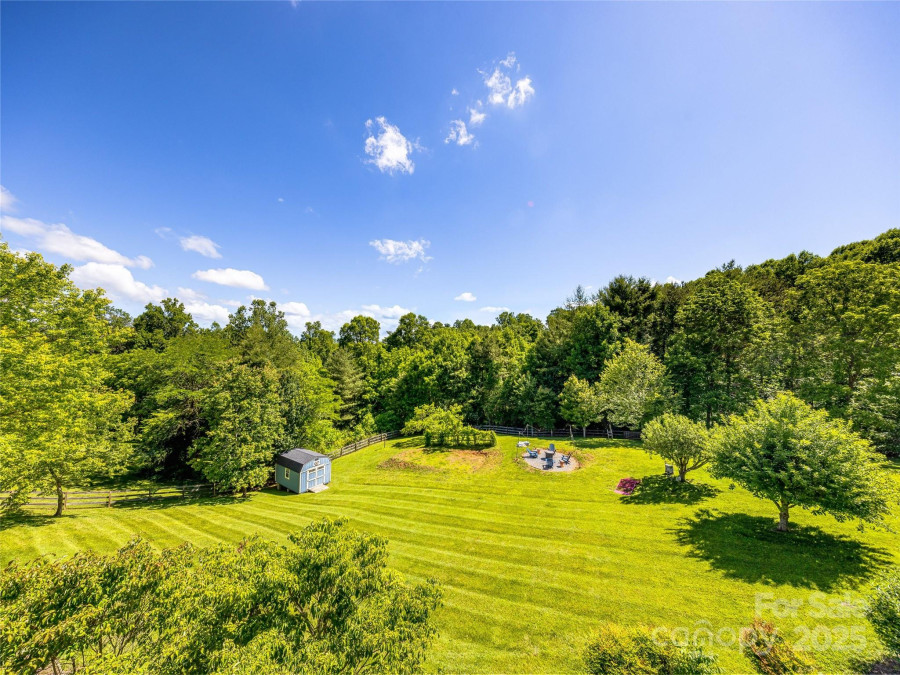 7 Forest Ridge Dr Weaverville, NC 28787