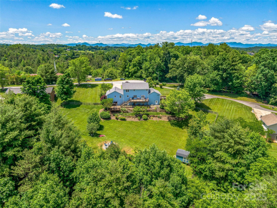7 Forest Ridge Dr Weaverville, NC 28787