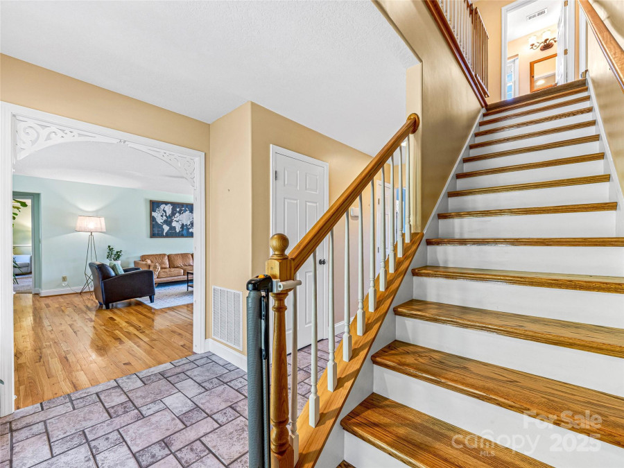 7 Forest Ridge Dr Weaverville, NC 28787