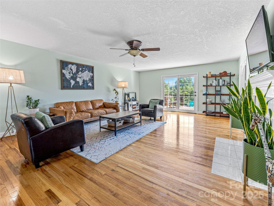 7 Forest Ridge Dr Weaverville, NC 28787