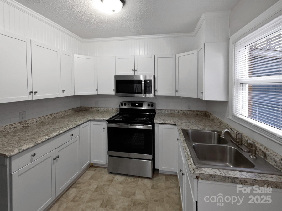 325 Oregon St Charlotte, NC 28208