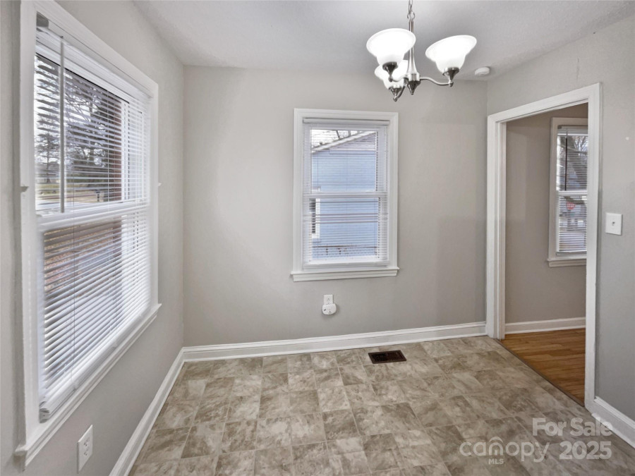 325 Oregon St Charlotte, NC 28208