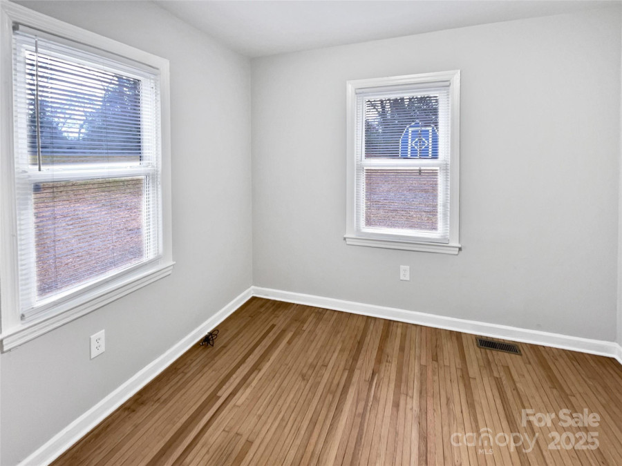 325 Oregon St Charlotte, NC 28208