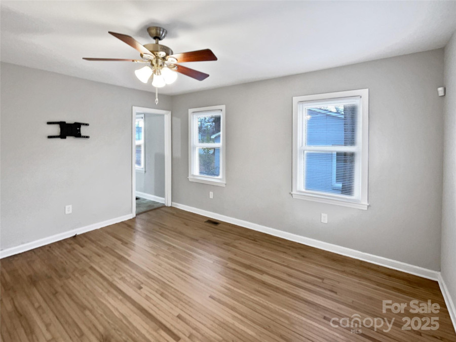 325 Oregon St Charlotte, NC 28208