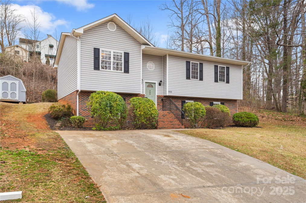 205 Davis Dr Morganton, NC 28655
