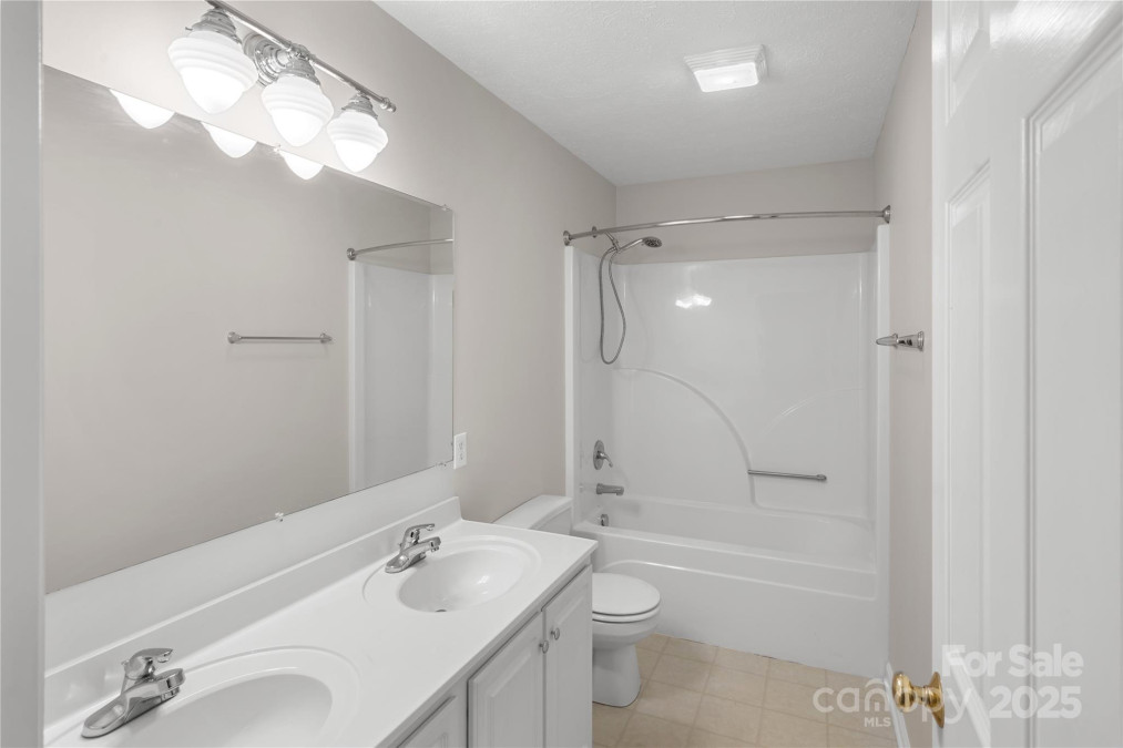 205 Davis Dr Morganton, NC 28655
