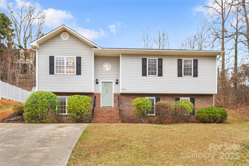 205 Davis Dr Morganton, NC 28655