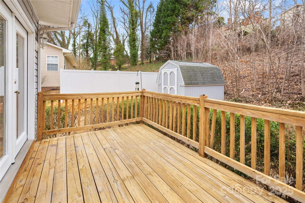 205 Davis Dr Morganton, NC 28655
