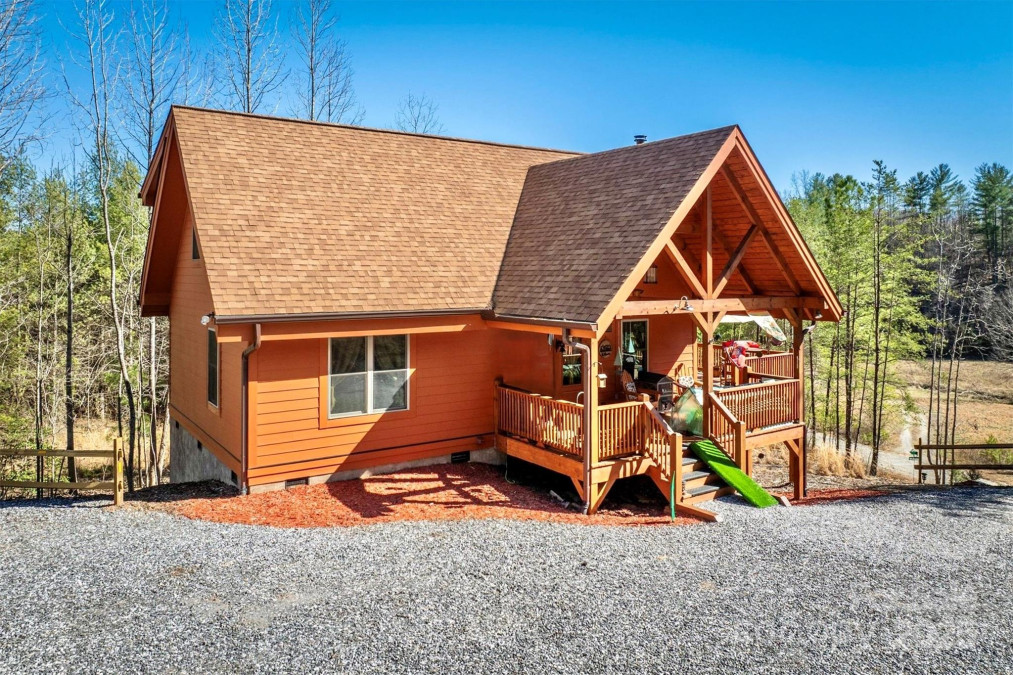 6033 Low Country Rd Lenoir, NC 28645
