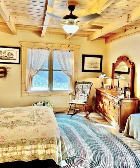 6033 Low Country Rd Lenoir, NC 28645