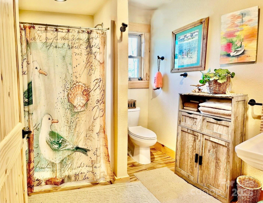 6033 Low Country Rd Lenoir, NC 28645