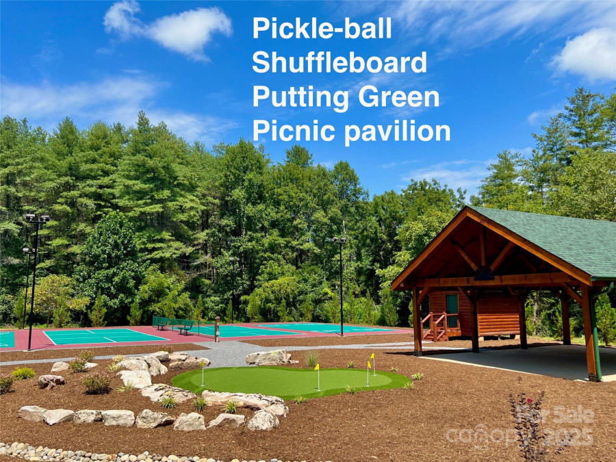 6033 Low Country Rd Lenoir, NC 28645
