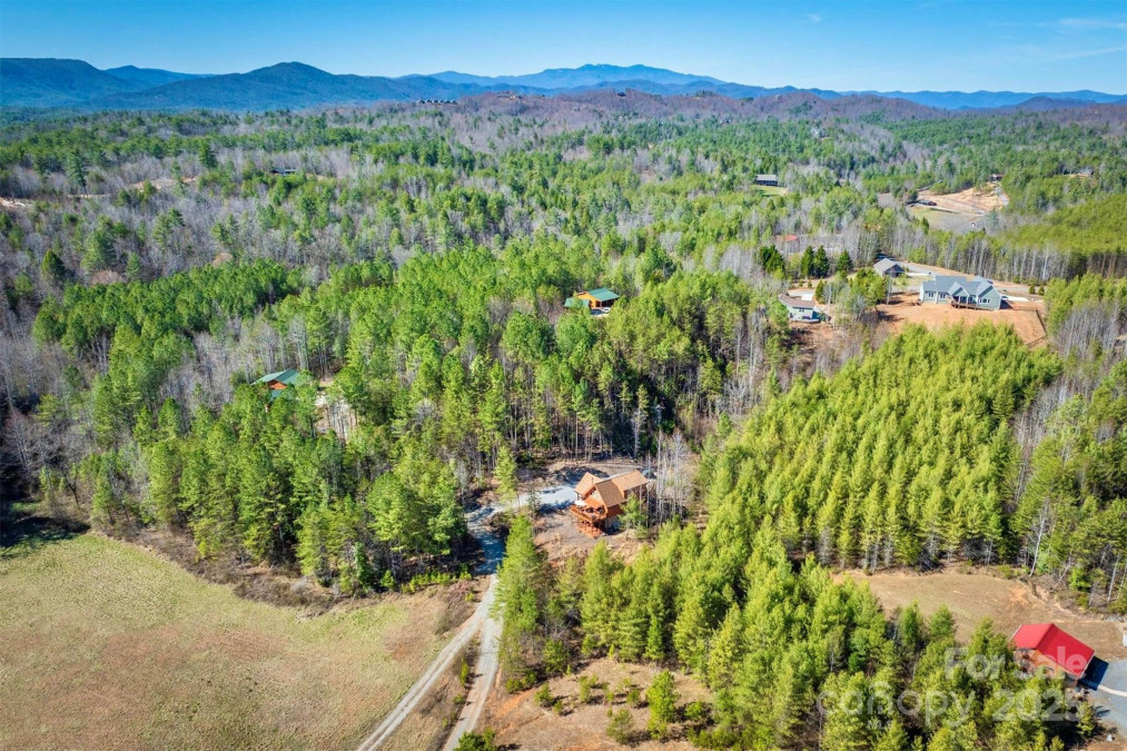6033 Low Country Rd Lenoir, NC 28645
