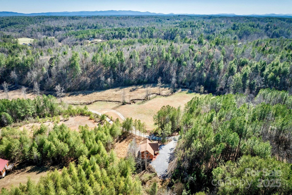 6033 Low Country Rd Lenoir, NC 28645