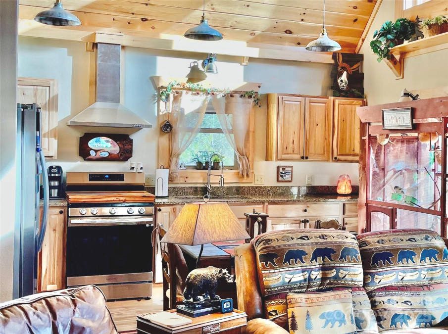 6033 Low Country Rd Lenoir, NC 28645
