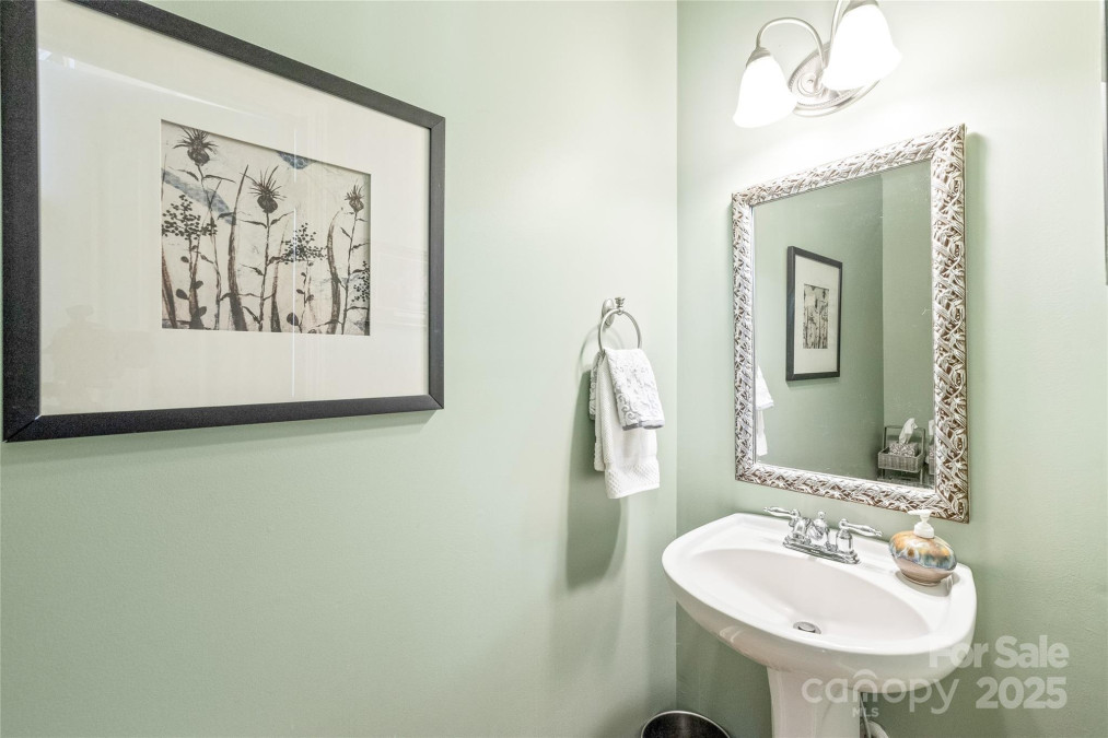 6141 Abergele Ln Matthews, NC 28104