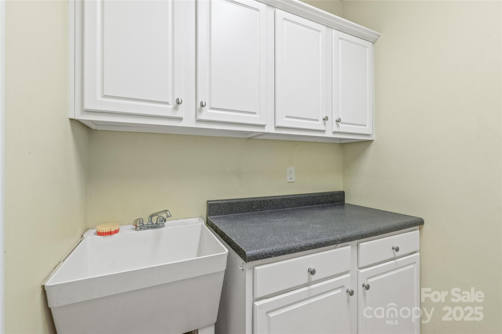 6141 Abergele Ln Matthews, NC 28104