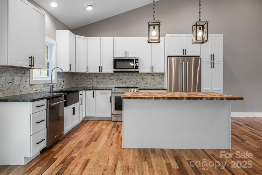 82 Arrowood Rd Weaverville, NC 28787