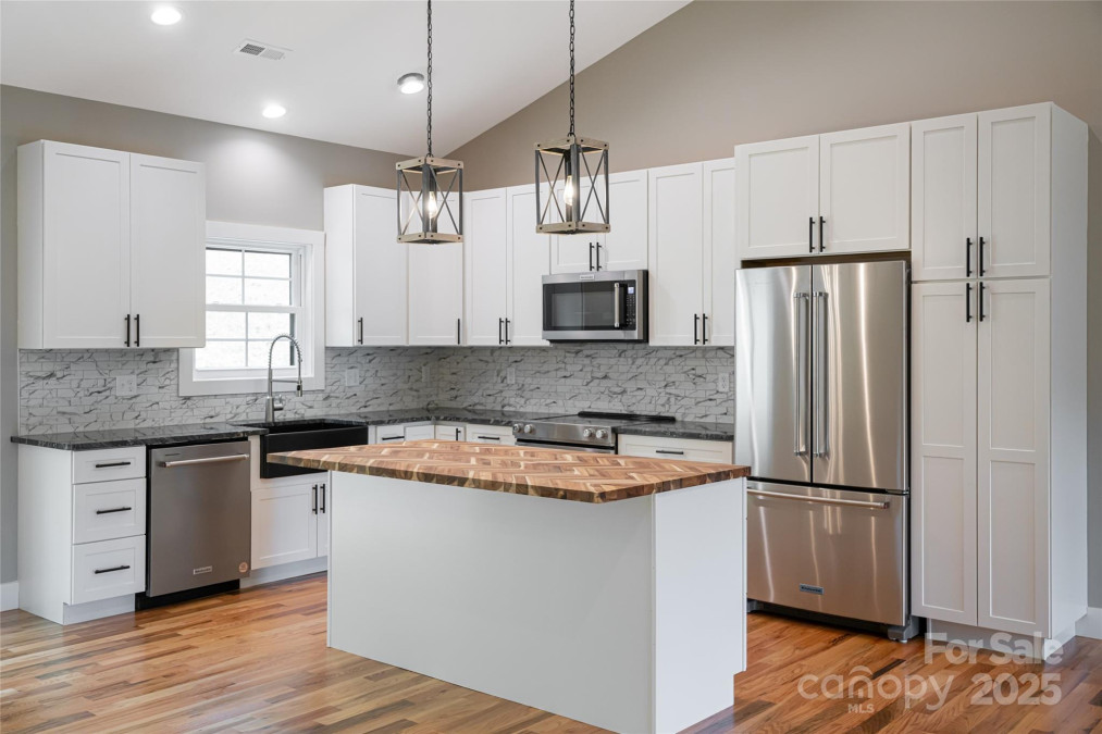 82 Arrowood Rd Weaverville, NC 28787