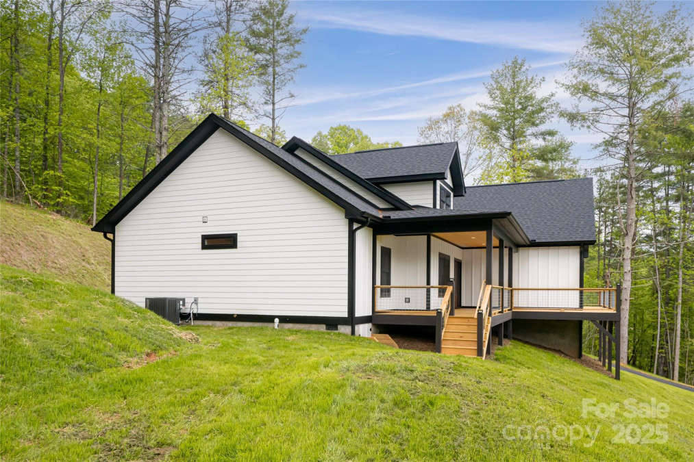 82 Arrowood Rd Weaverville, NC 28787