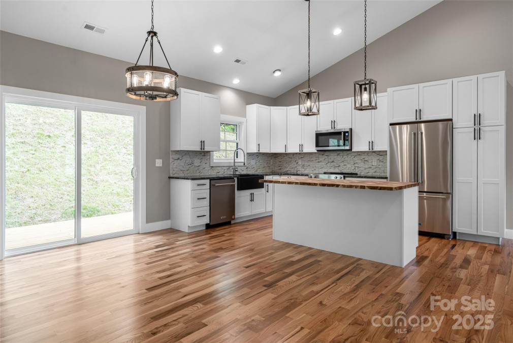 82 Arrowood Rd Weaverville, NC 28787