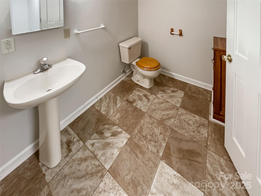 1420 Hickory Nut Ln Lincolnton, NC 28092