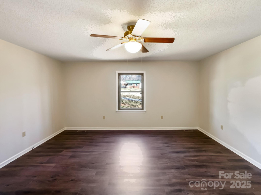 1420 Hickory Nut Ln Lincolnton, NC 28092