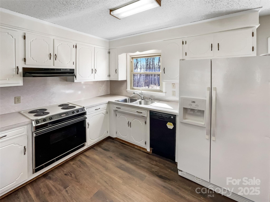 1420 Hickory Nut Ln Lincolnton, NC 28092