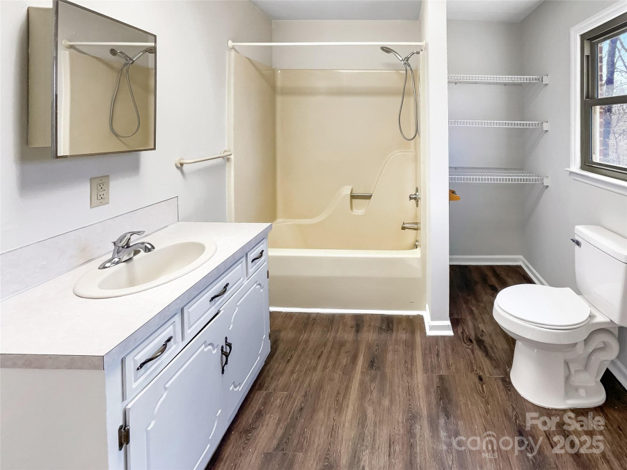 1420 Hickory Nut Ln Lincolnton, NC 28092