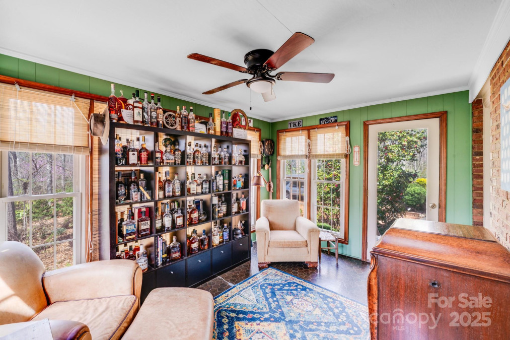 2324 Chestnut Ln Matthews, NC 28104