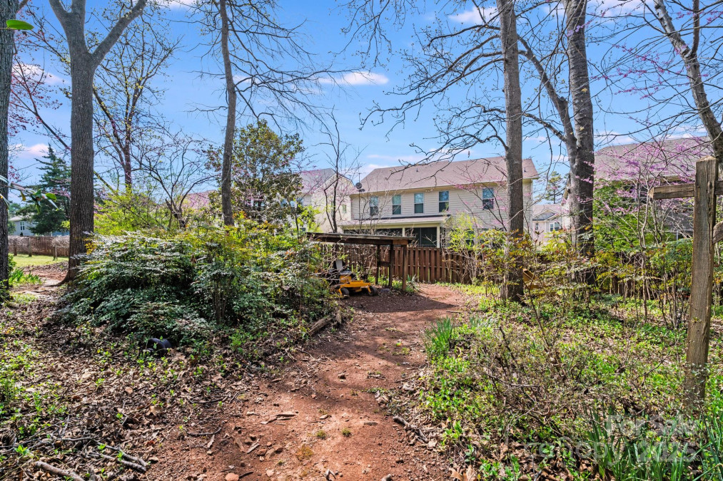 2324 Chestnut Ln Matthews, NC 28104