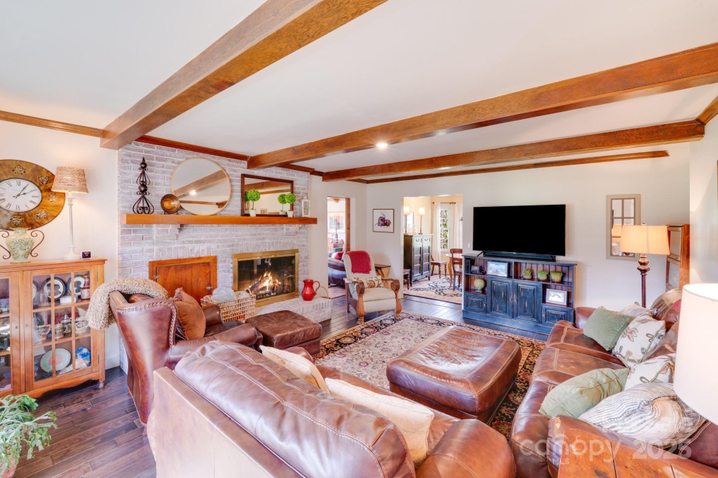2324 Chestnut Ln Matthews, NC 28104