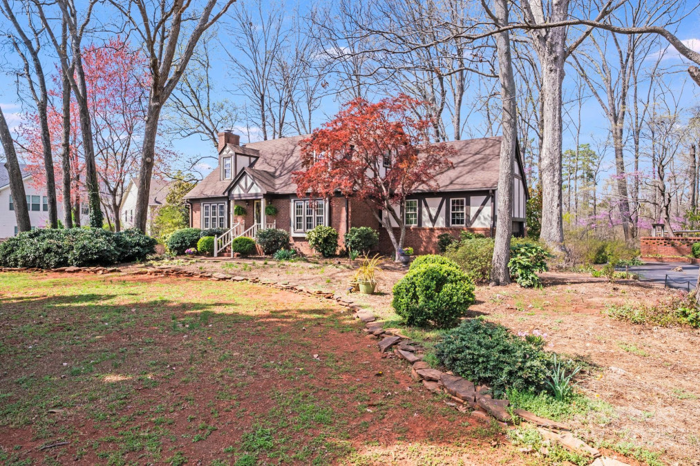 2324 Chestnut Ln Matthews, NC 28104