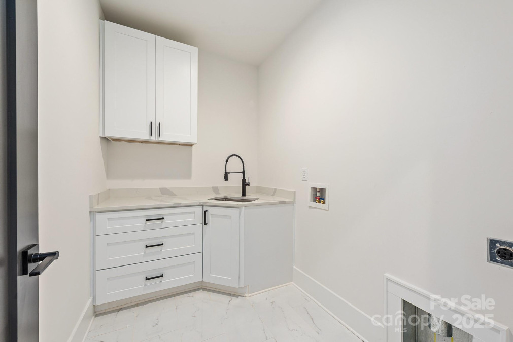 3937 Plainview Rd Charlotte, NC 28208