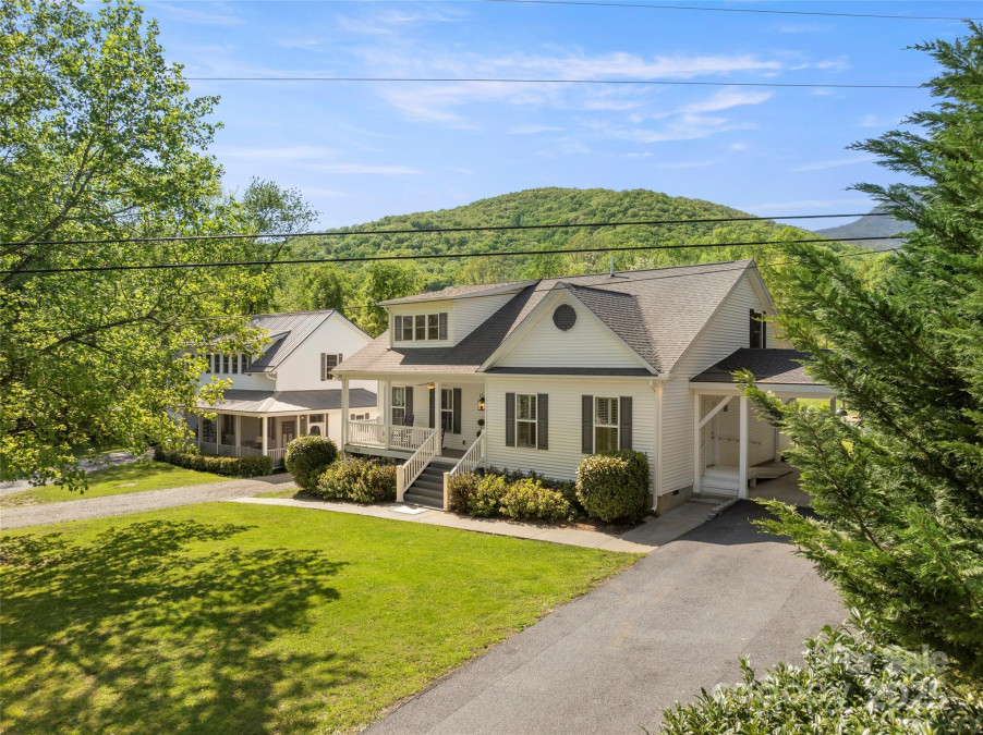526 Davis Creek Rd Candler, NC 28715