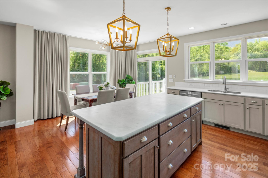 526 Davis Creek Rd Candler, NC 28715