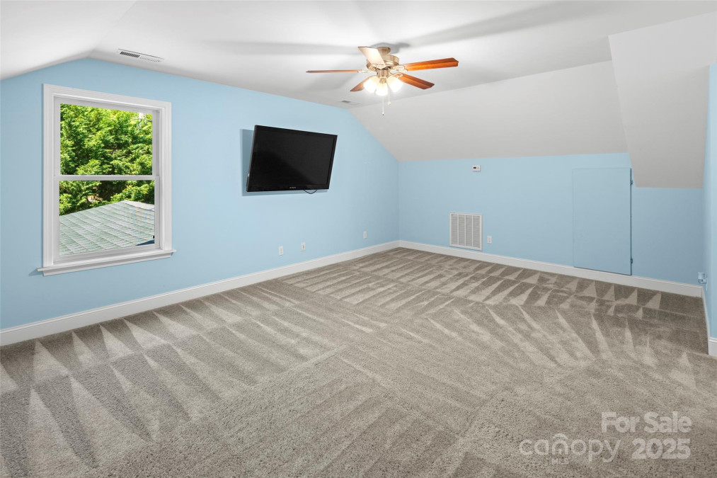 526 Davis Creek Rd Candler, NC 28715