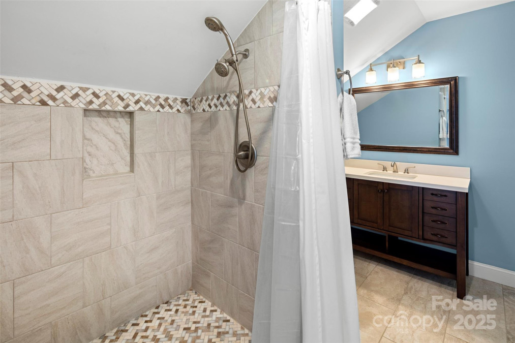 526 Davis Creek Rd Candler, NC 28715